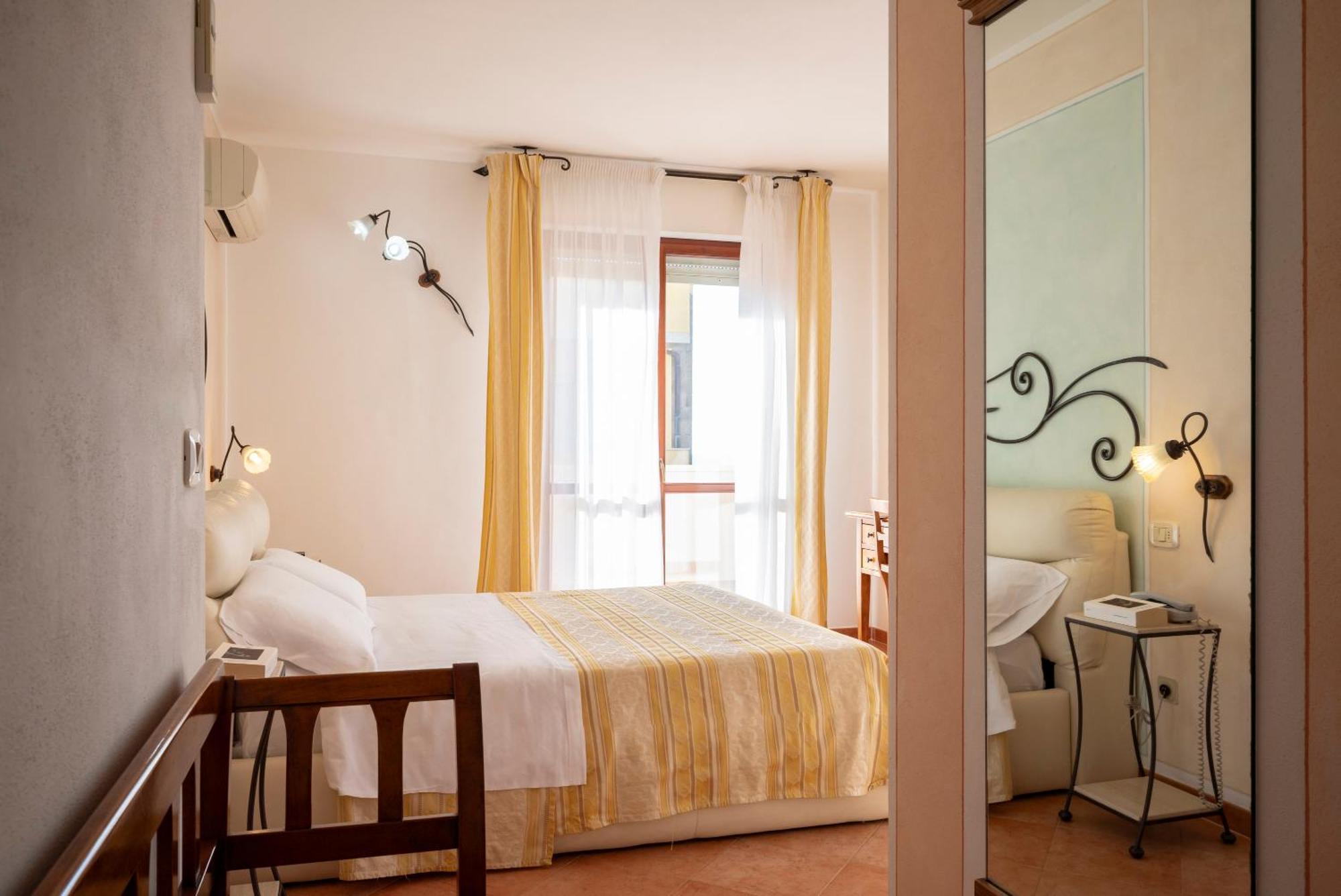 Lola Piccolo Hotel E Appartamenti Marina di Grosseto Zewnętrze zdjęcie