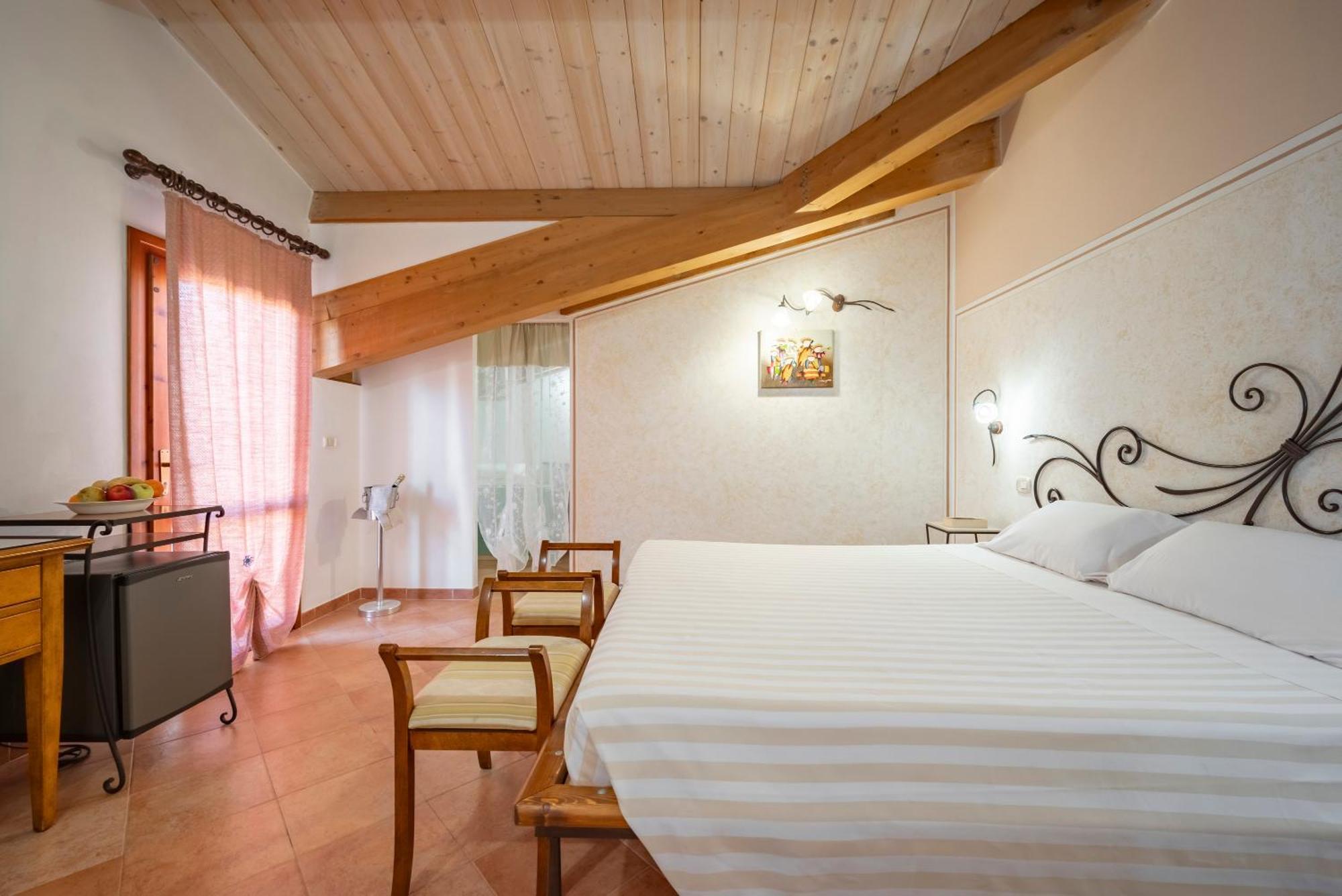 Lola Piccolo Hotel E Appartamenti Marina di Grosseto Zewnętrze zdjęcie