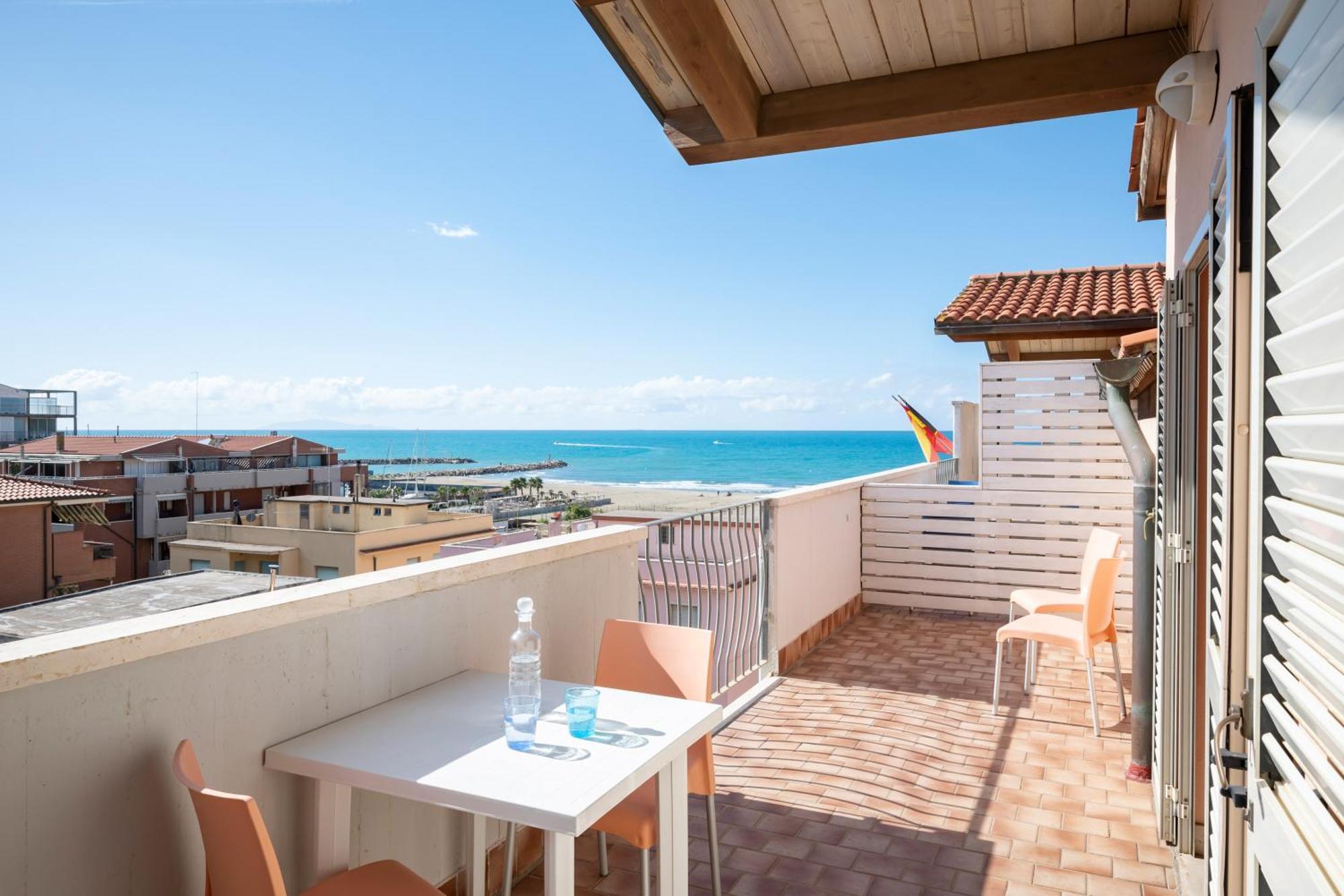 Lola Piccolo Hotel E Appartamenti Marina di Grosseto Zewnętrze zdjęcie